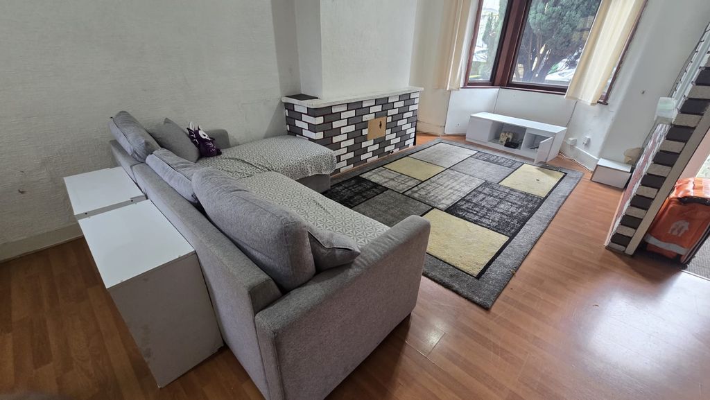 Property photo 2 of 8 Gallery