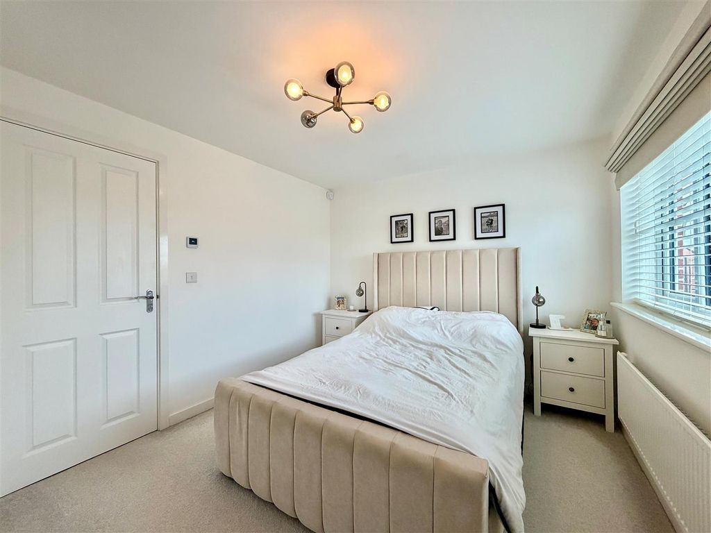 Property photo 3 of 27