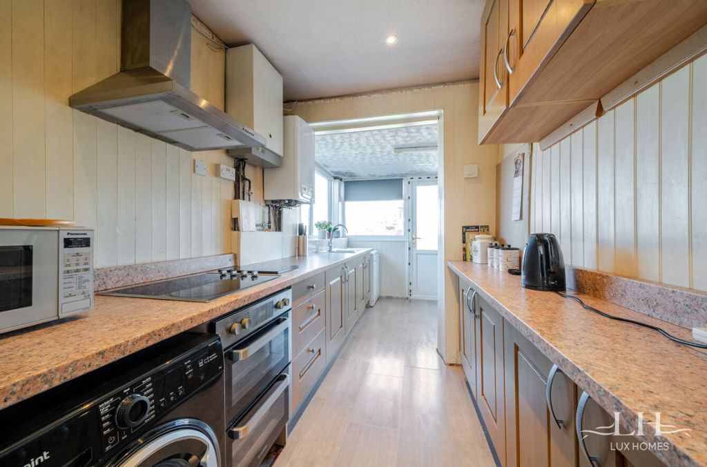 Property photo 2 of 21