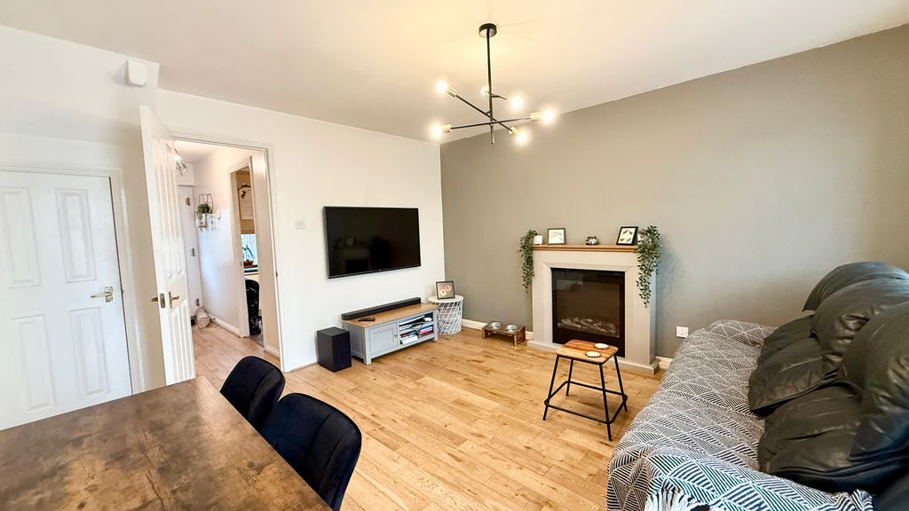 Property photo 3 of 12 Lounge