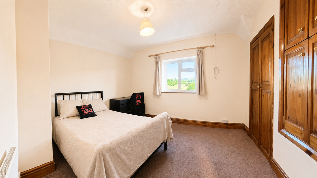 Property photo 2 of 11 Bed 2
