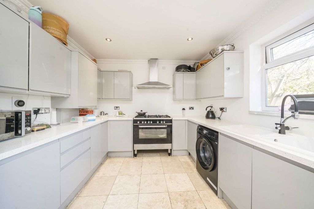 Property photo 3 of 5