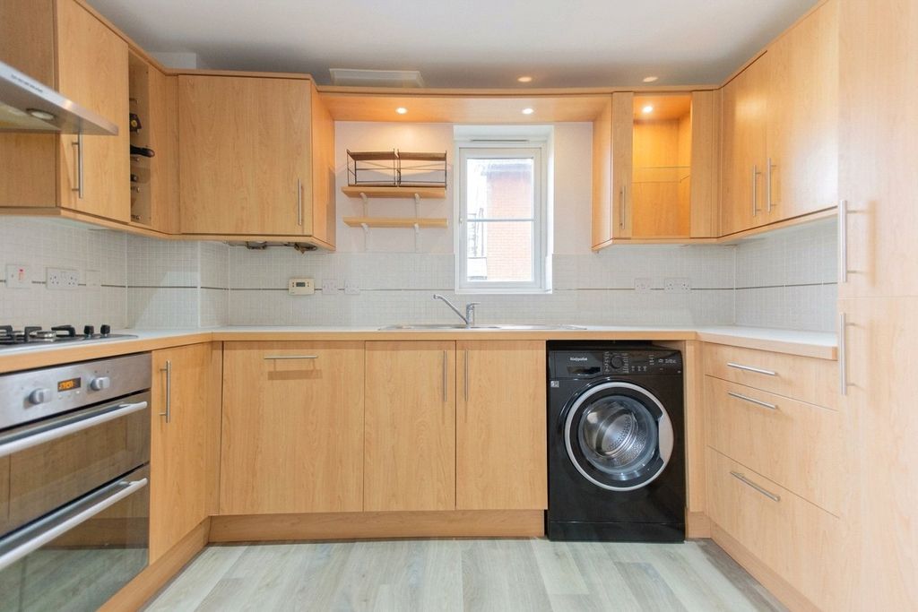 Property photo 2 of 15 Picture No. 21