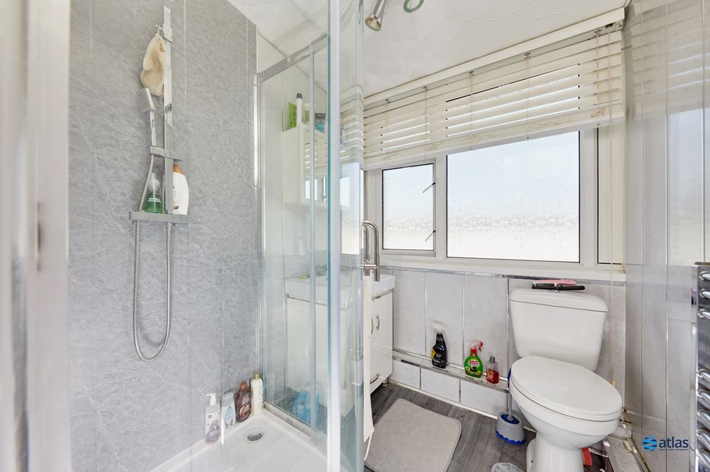 Property photo 3 of 13 Bathroom