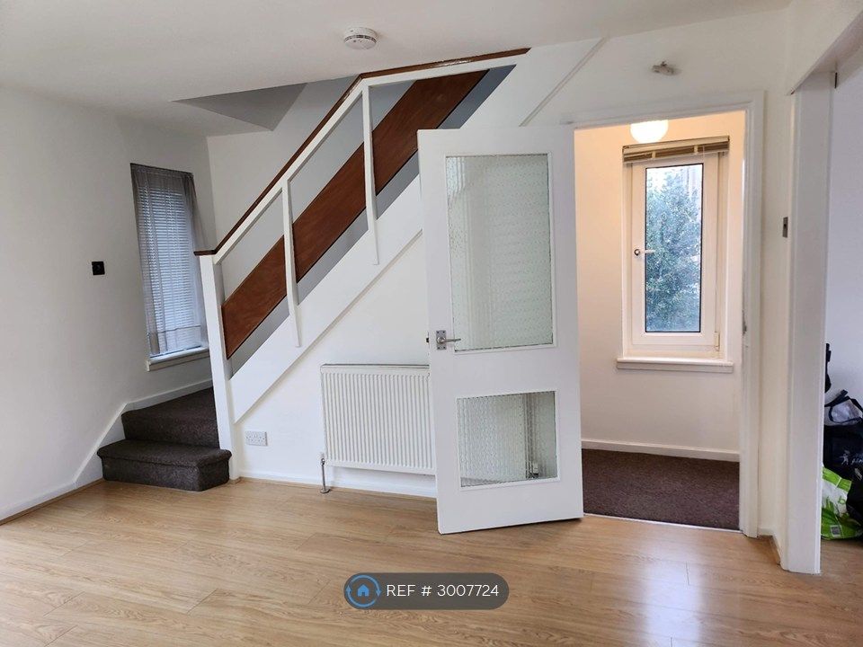 Property photo 3 of 16 Living Room 2