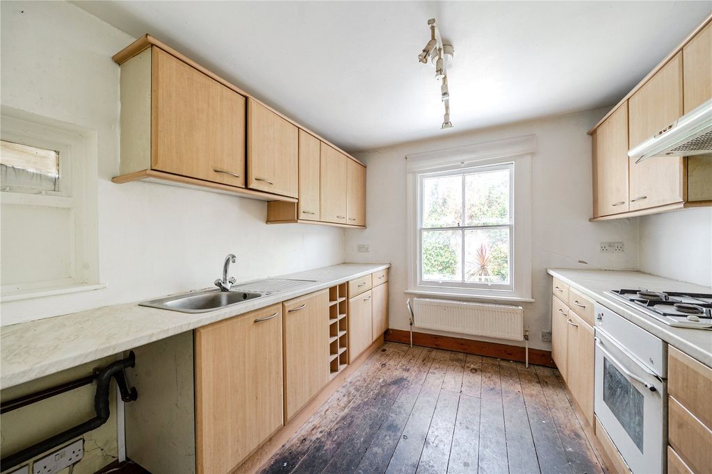 Property photo 2 of 11 Kitchen