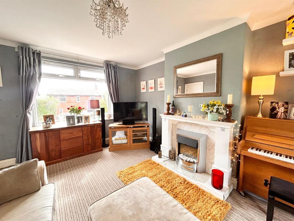 Property photo 3 of 17 5