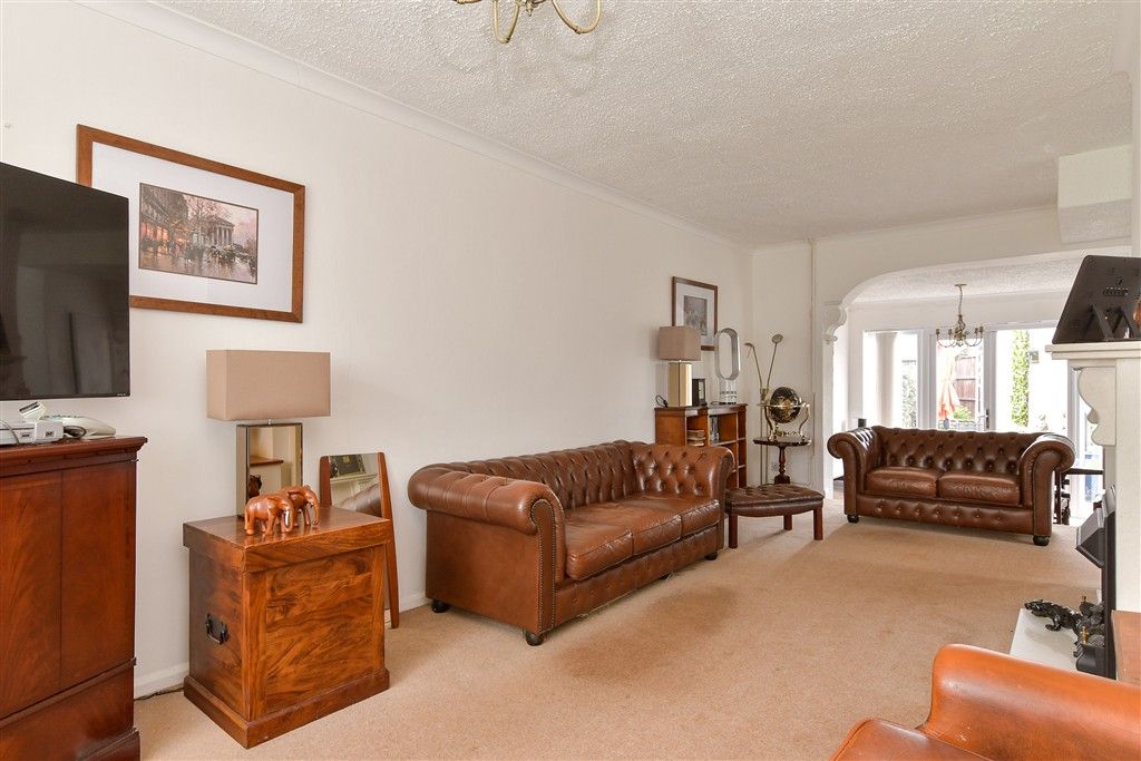 Property photo 3 of 15 Lounge