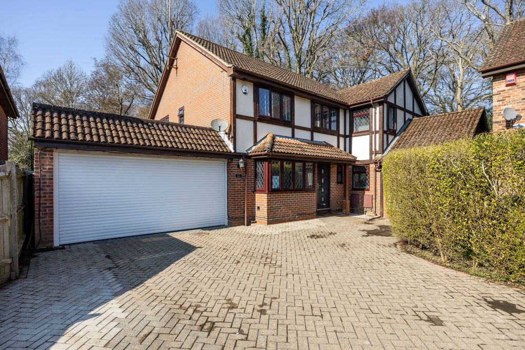 Property photo 1 of 30 Superb Five Double Bedroom Detached Family Home In A Cul-De-Sac Location In Copthorne Village