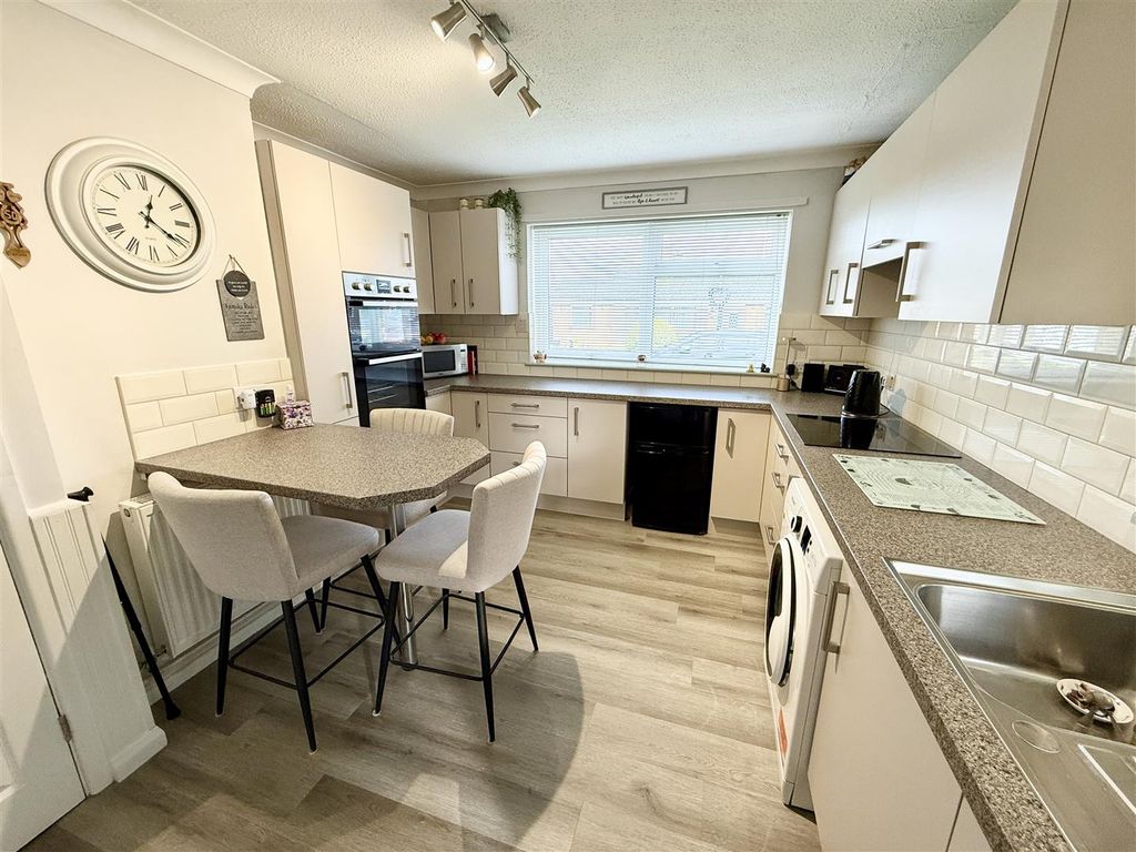 Property photo 2 of 17 Kitchen Dining