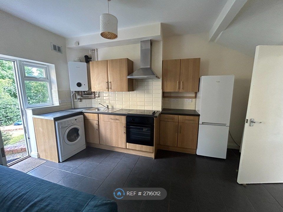 Property photo 2 of 11 Kitchen