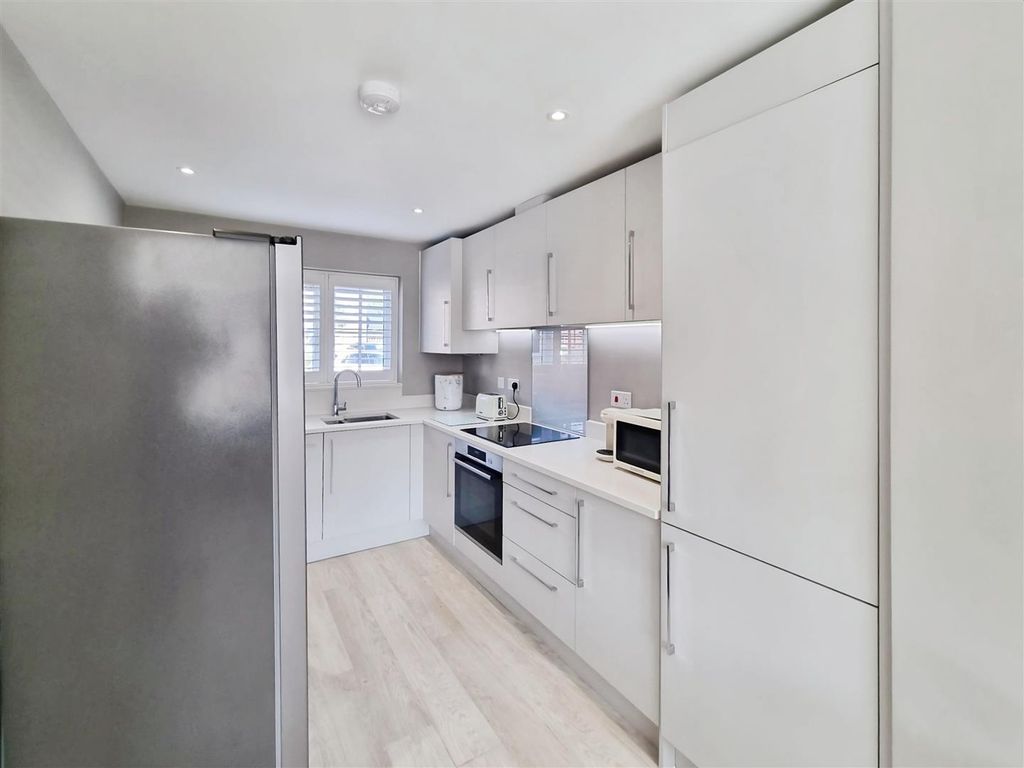 Property photo 2 of 19 94B83398-Photo-2025-09-08-16-06-56 20 283 29.Jpg