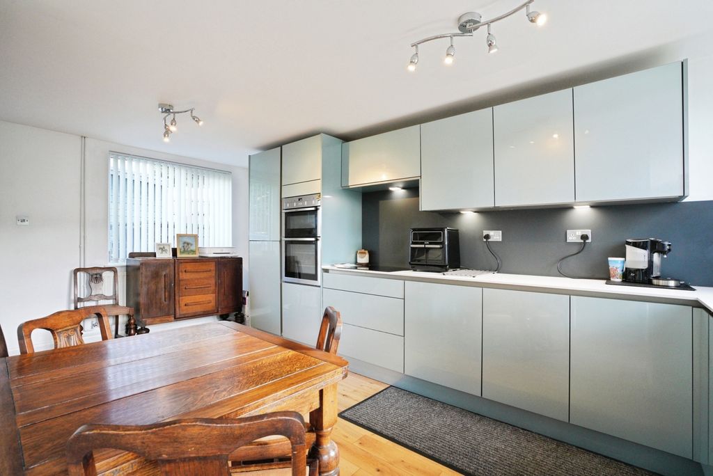 Property photo 2 of 17 Photo