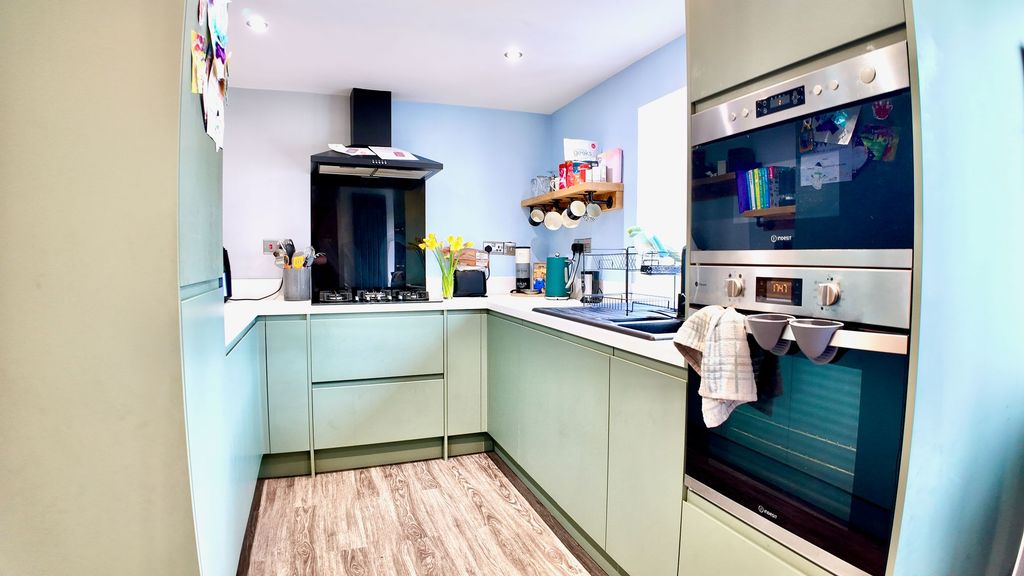 Property photo 2 of 21