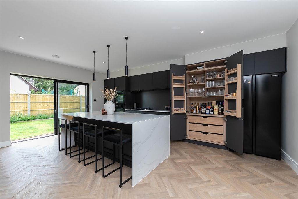 Property photo 2 of 27 7Themeads-30.Jpg