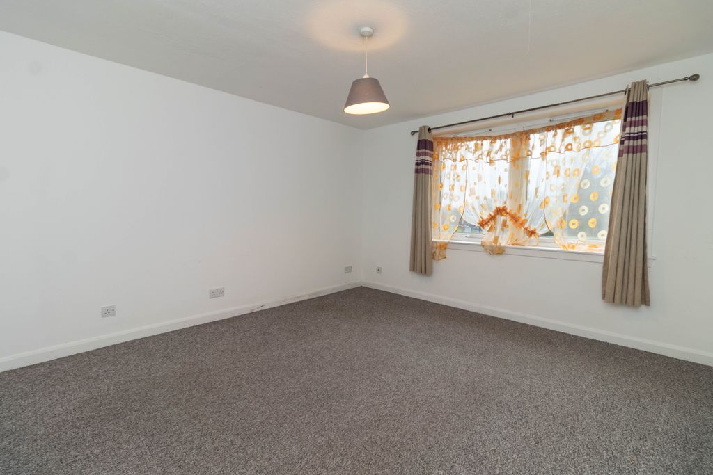 Property photo 3 of 14 Lounge