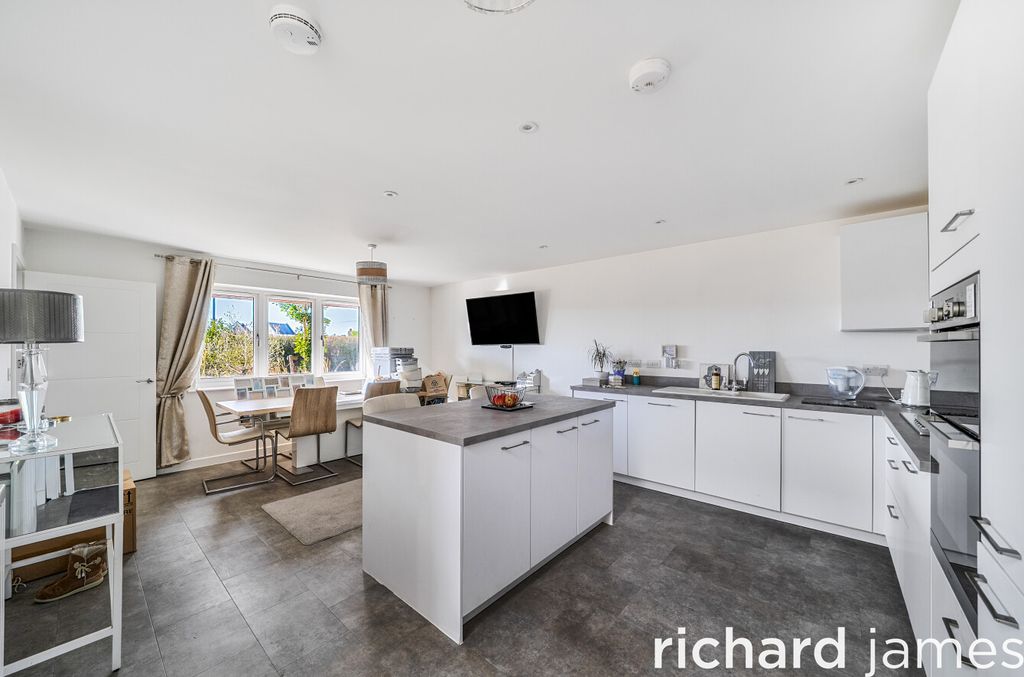 Property photo 3 of 13 481F8962Bf324A96B55F829c931Ac8d3