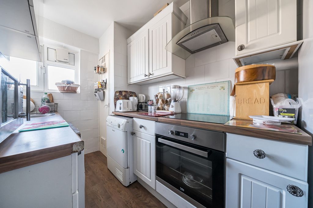 Property photo 2 of 18 Kitchen