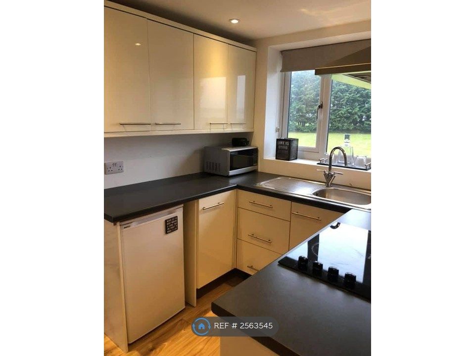 Property photo 2 of 6 Kitchen