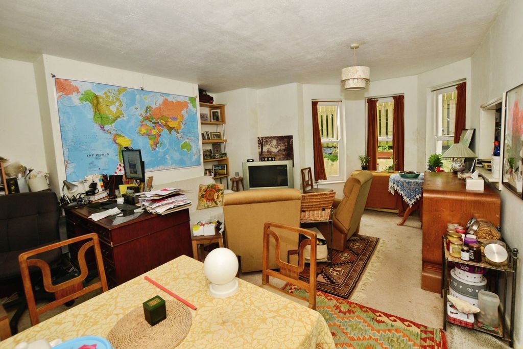 Property photo 2 of 11 Living Room