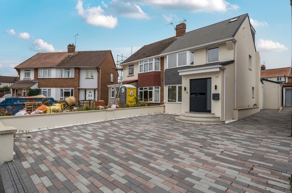 Property photo 1 of 28