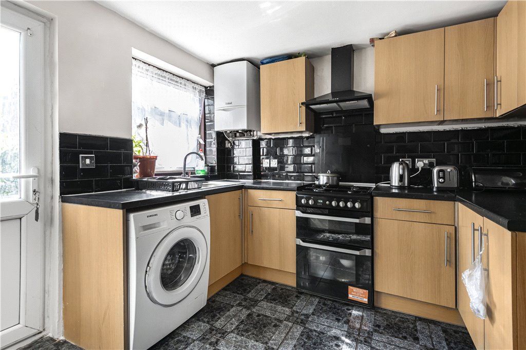 Property photo 3 of 12 Kitchen