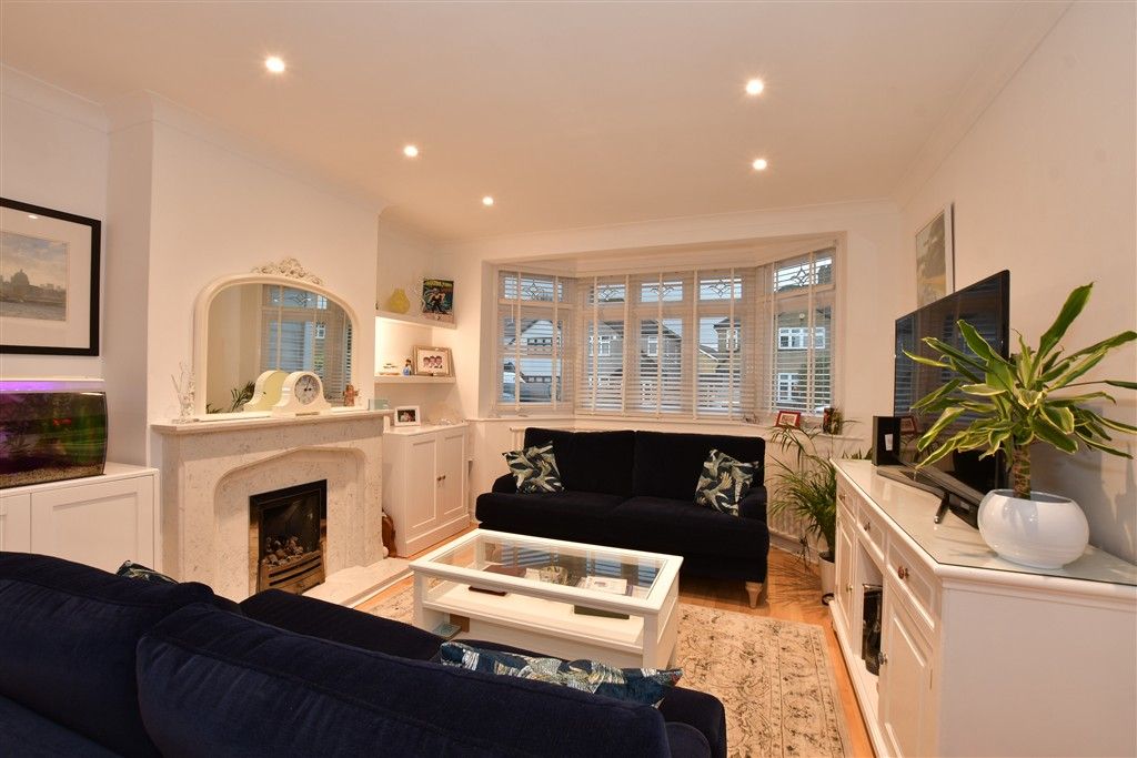 Property photo 2 of 14 Lounge