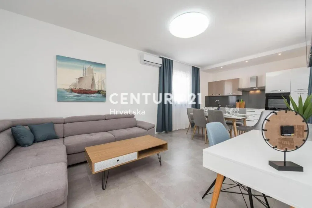 Property photo 3 of 33