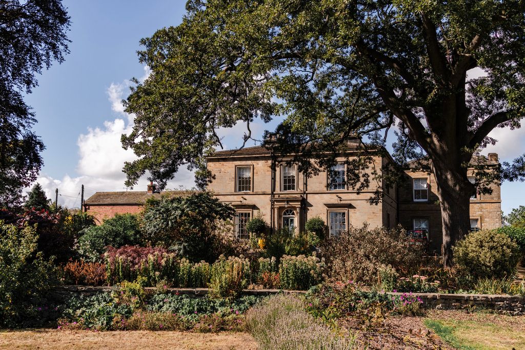 Property photo 1 of 39 308170 - Emley Woodhouse 6.Jpg