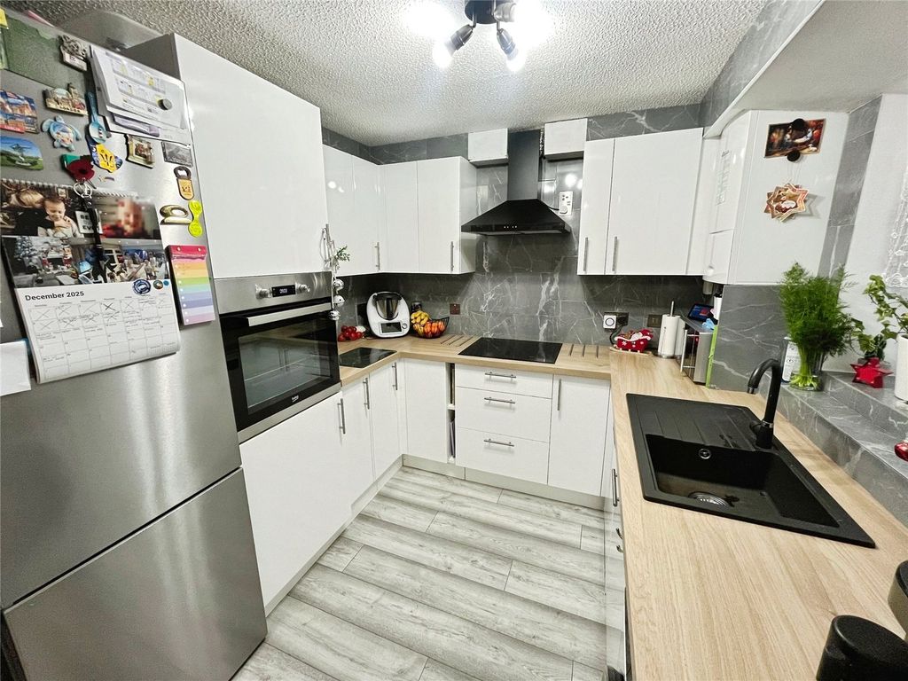 Property photo 3 of 14 Kitchen