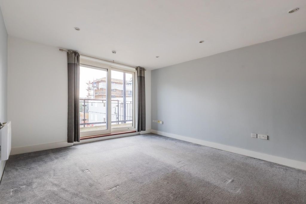 Property photo 2 of 14 13 Hartland House (1 Of 12).Jpg