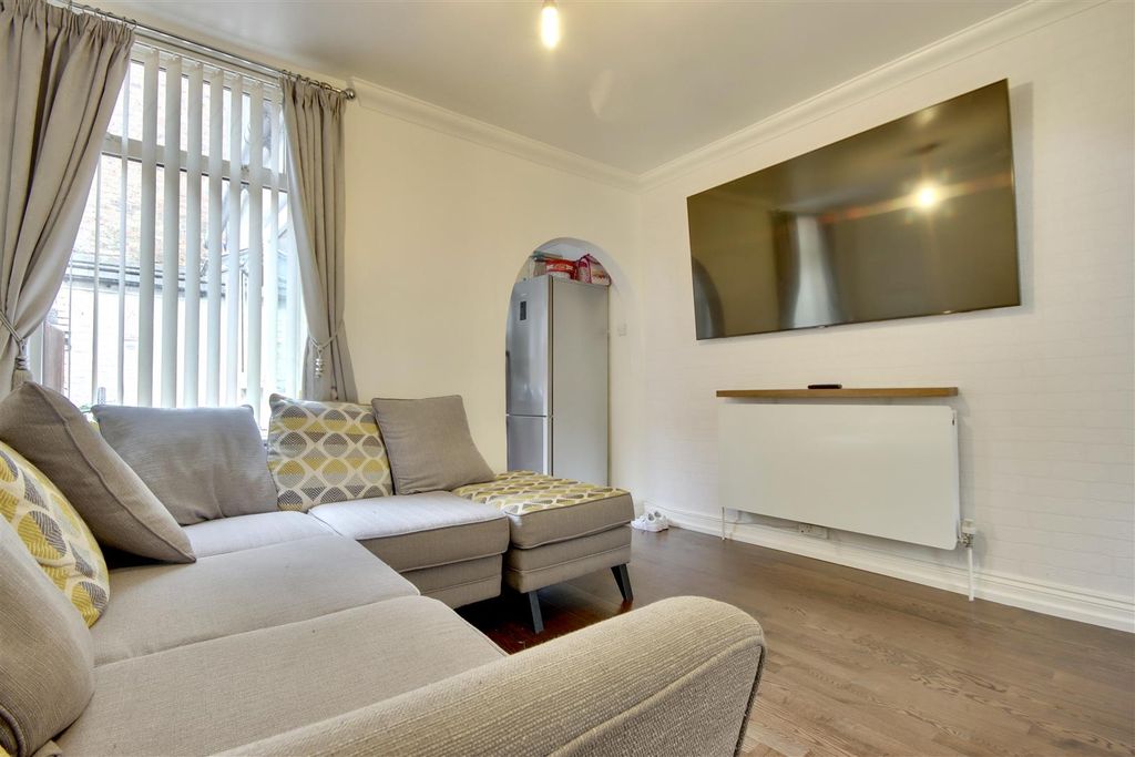 Property photo 3 of 7 8F05Ec17-2074-4CE1-BA6E-8A222C5Da0C8_1_201_A.Jpeg