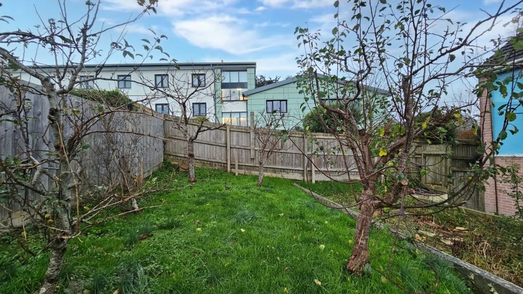 Property photo 3 of 11 Garden