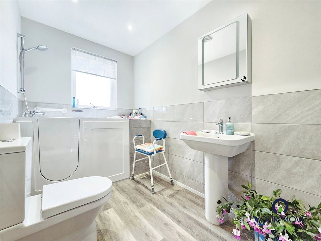 Property photo 2 of 9 Bathroom/Wc