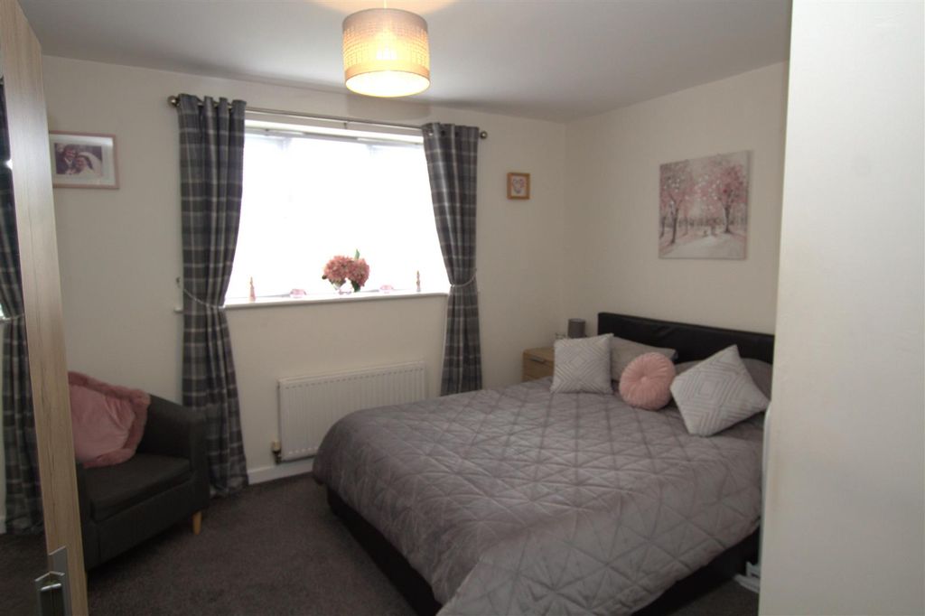 Property photo 3 of 10 Bedroom 1 .Jpg