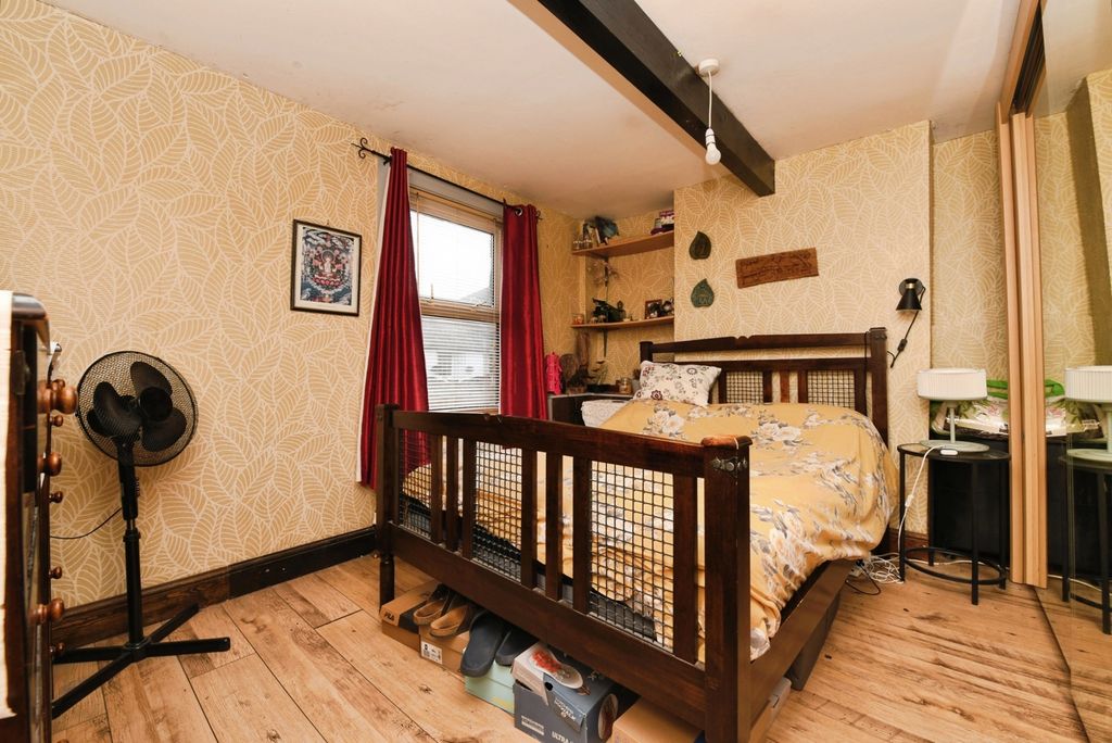 Property photo 3 of 17 Bedroom