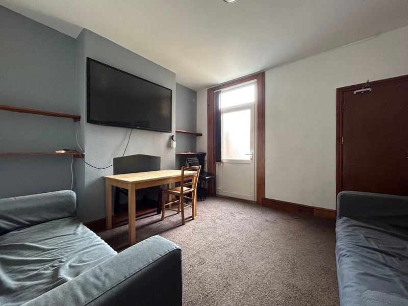 Property photo 2 of 9 Photo 3