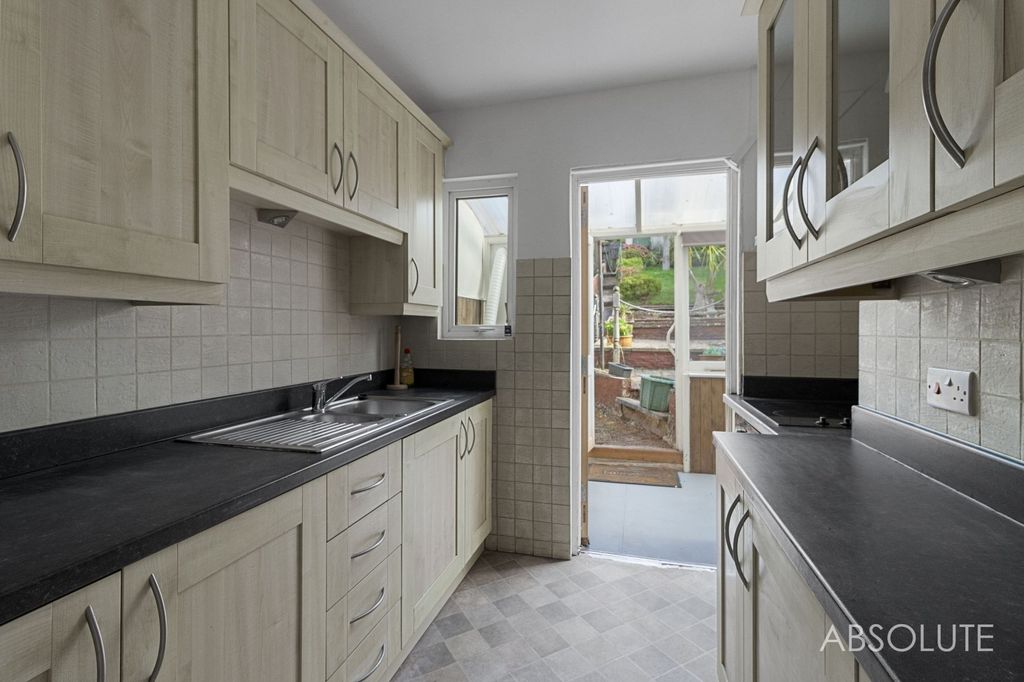 Property photo 3 of 21