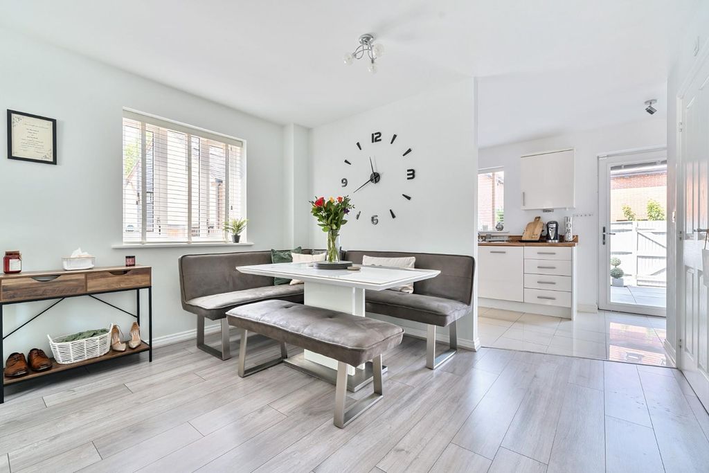 Property photo 2 of 16 1289996-16-682c68552E67F-Arw.Jpg