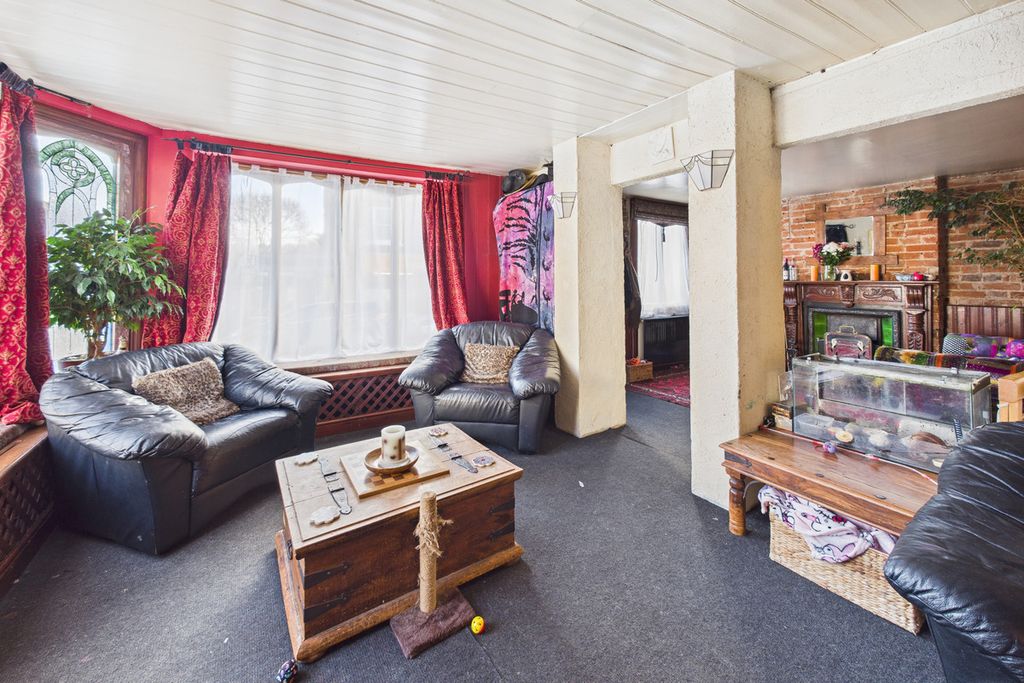 Property photo 2 of 21