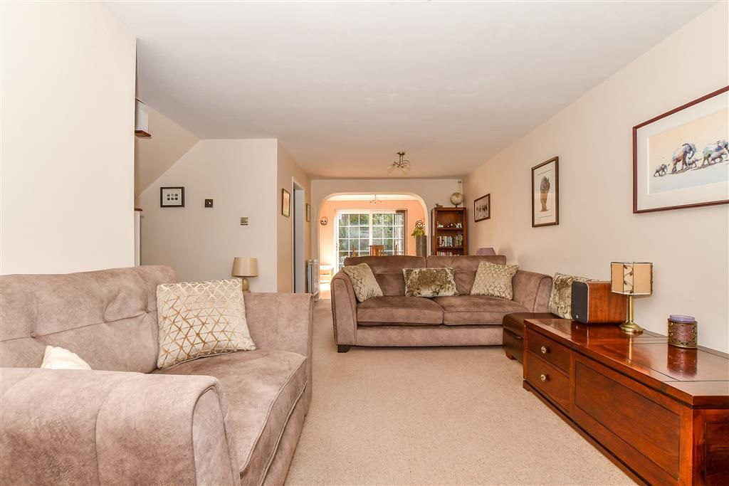 Property photo 3 of 9 Lounge