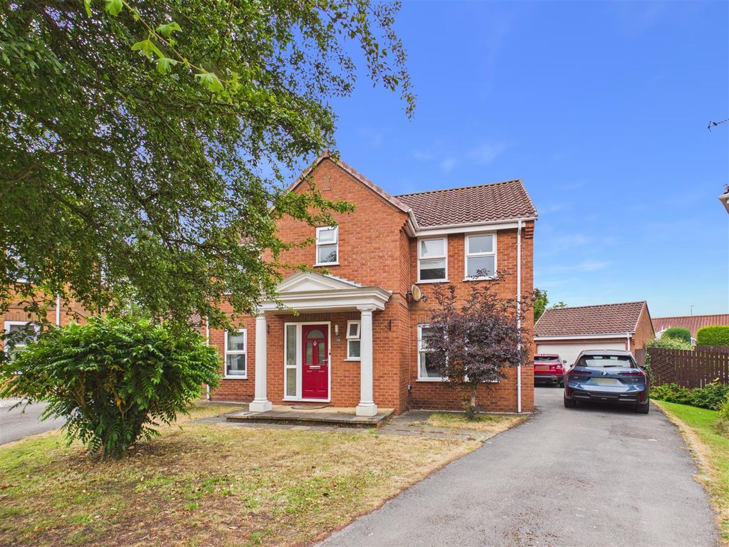 Property photo 1 of 17 Todds Close - Main Photo