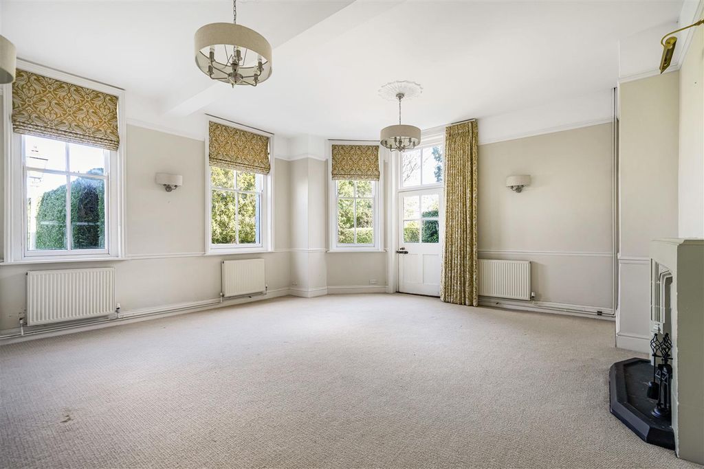 Property photo 2 of 38 31_76431.Jpg