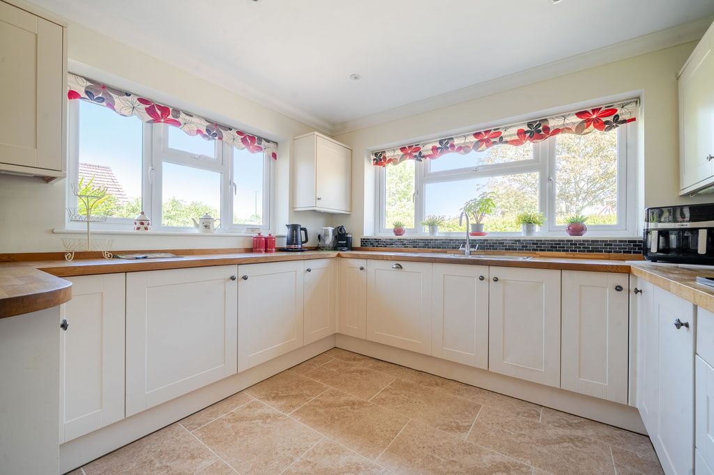 Property photo 3 of 13 Kitchen