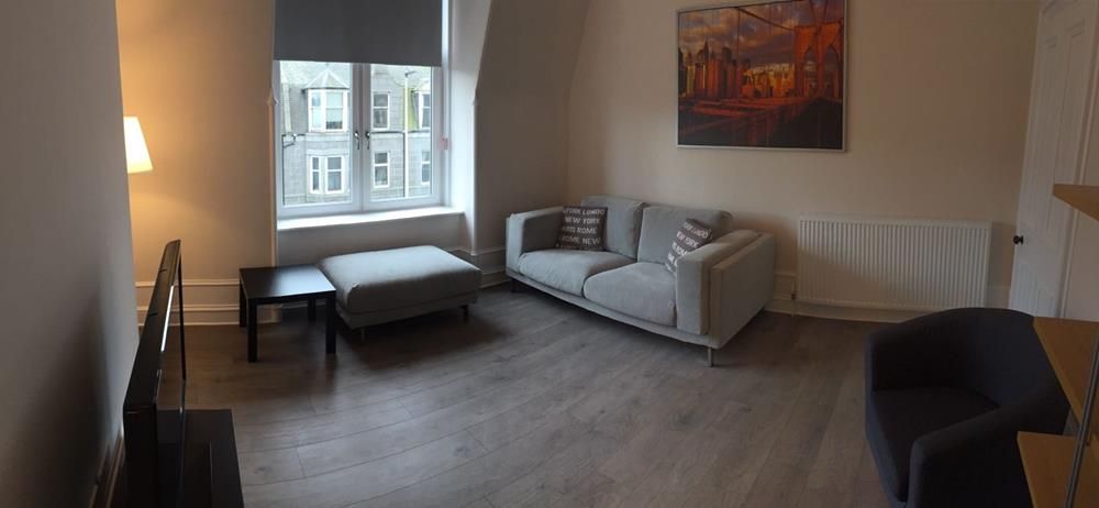 Property photo 3 of 6 Lounge