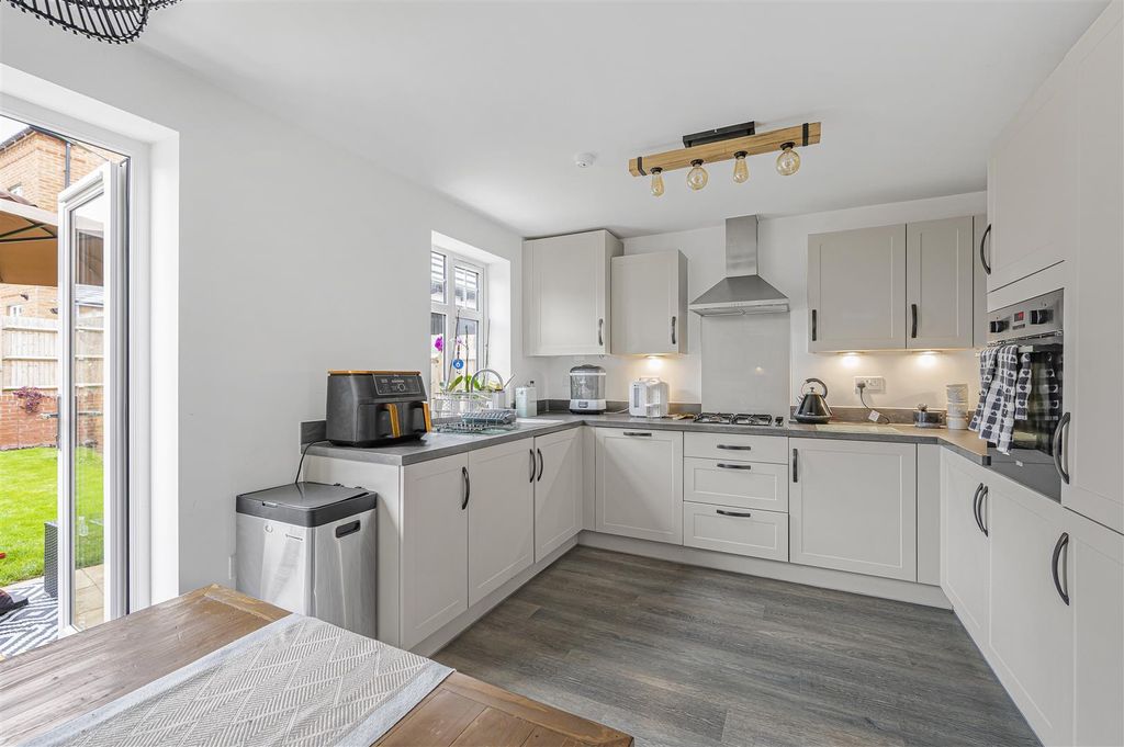 Property photo 3 of 27