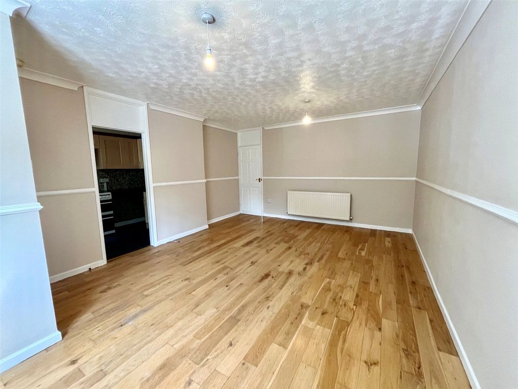 Property photo 3 of 10 Picture No. 11