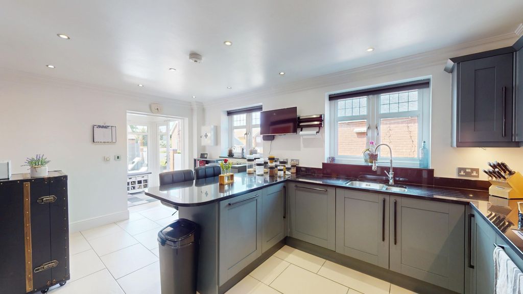 Property photo 2 of 45 4071242