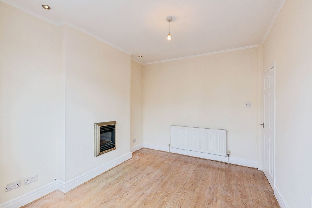 Property photo 3 of 16 Pbox-Img.Jpg