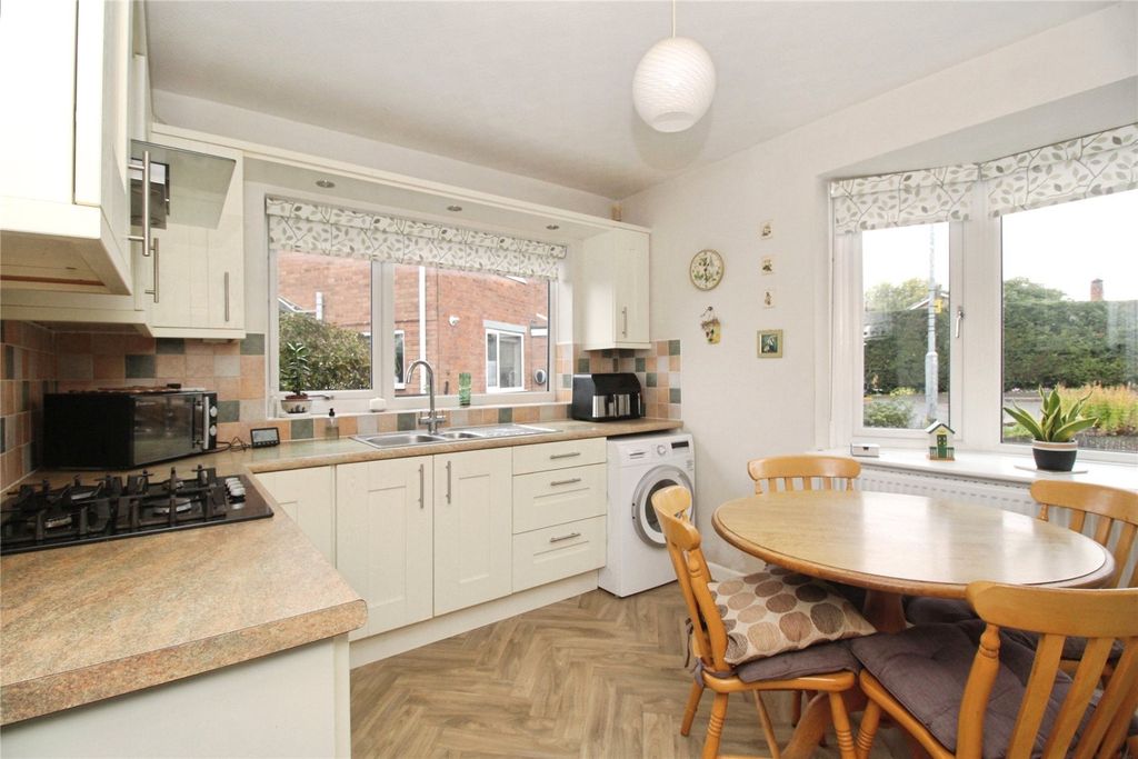 Property photo 3 of 16 Kitchen/Diner